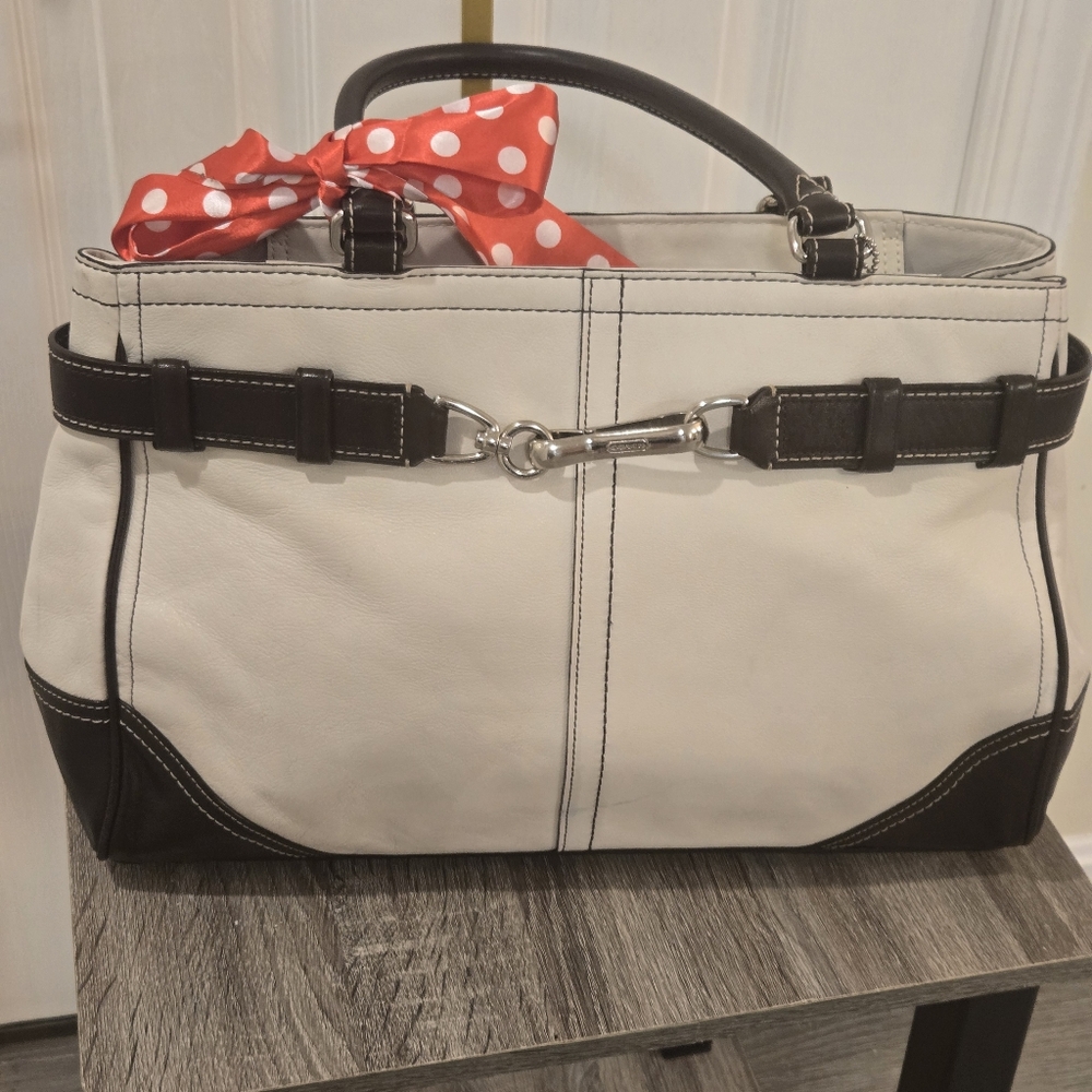 Coach Handbag - Picture 15 of 17
